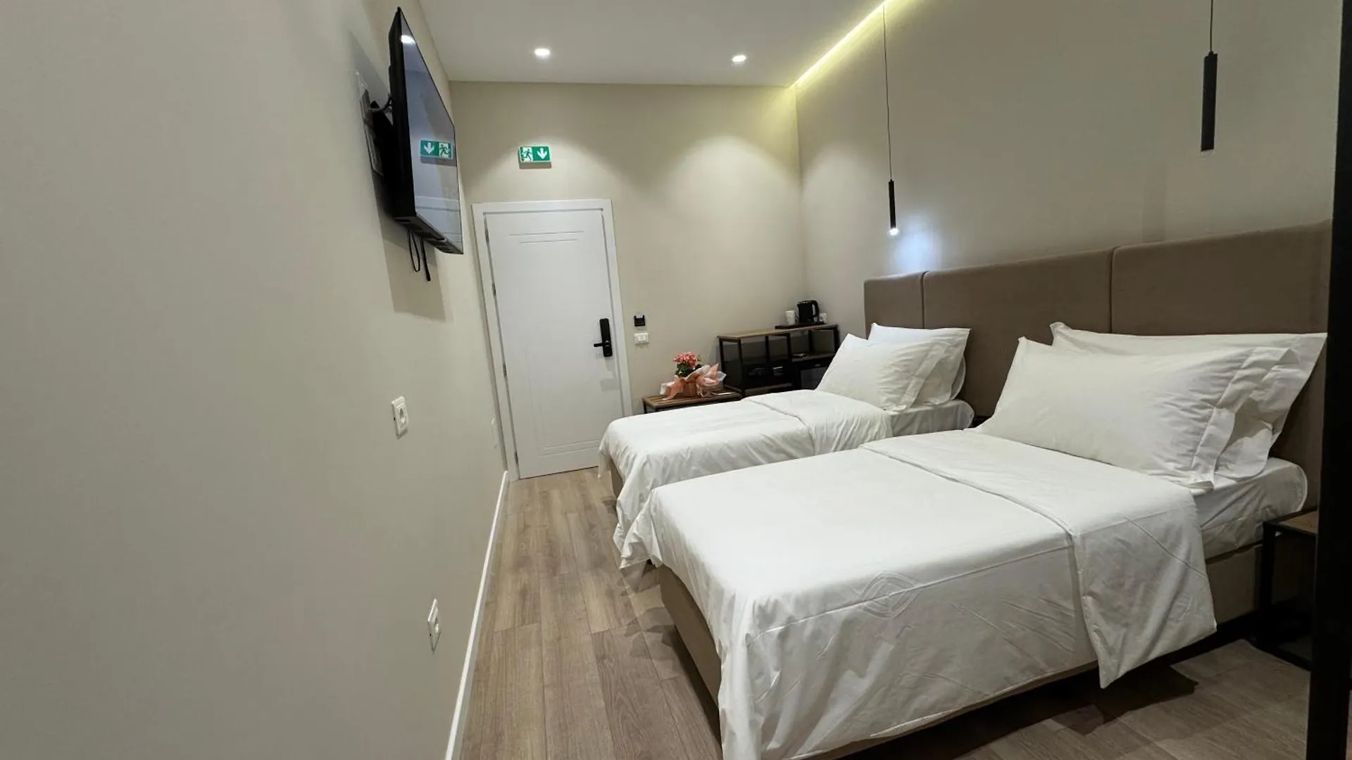 Rooms At Mimosa Street تيرانا